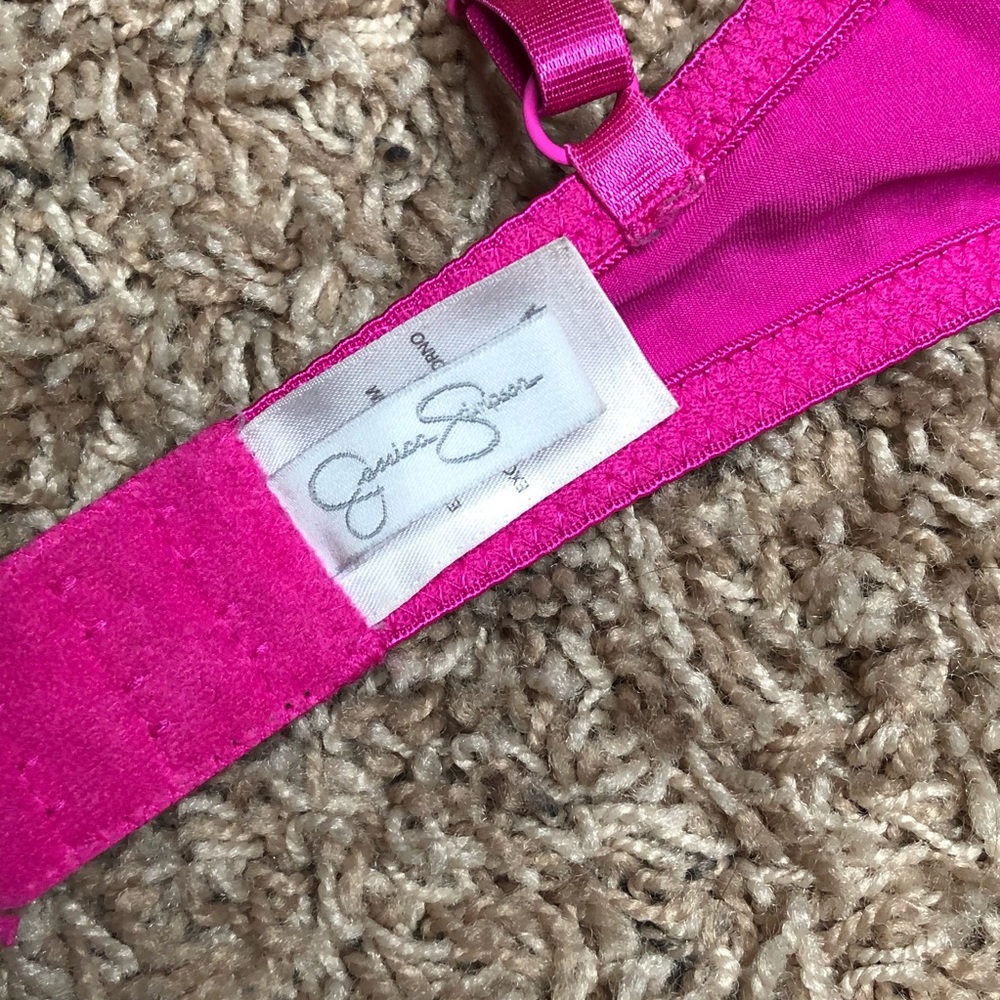 Jessica Simpson bra - Picture 6 of 7